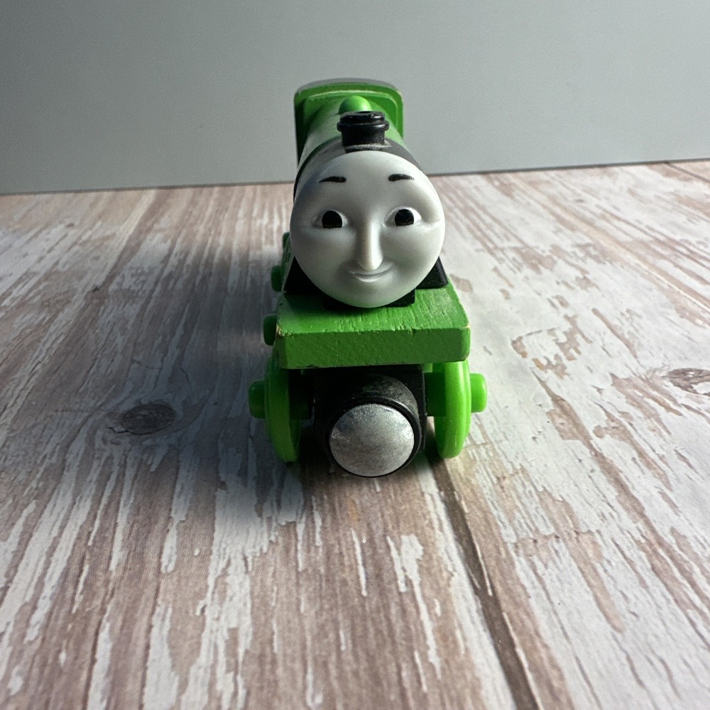 Thomas Wooden Railway HENRY Y4072 Magnets Green *Train Only*